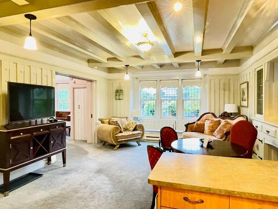 Parlor Suite In Heritage Manor, Fairfield, Near Dt Victoria Exterior photo
